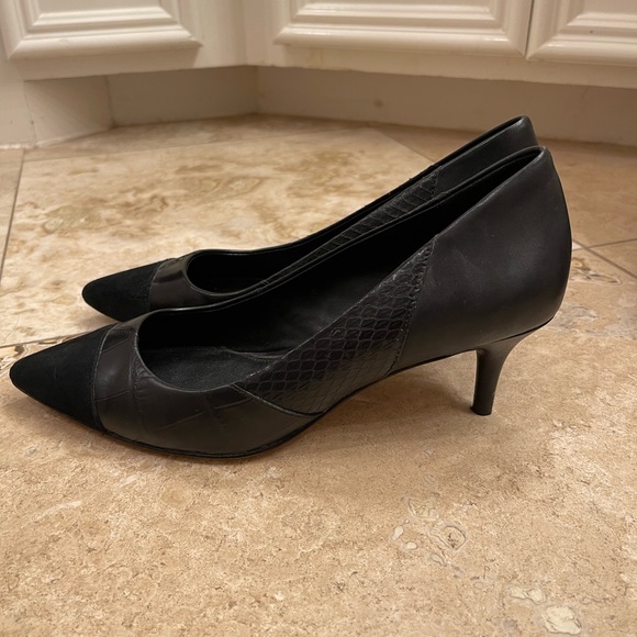 Coach black suede tip heel. Lacey Patchwork SNK/CRC. Excellent condition. Sz 7.5 - Picture 2 of 7